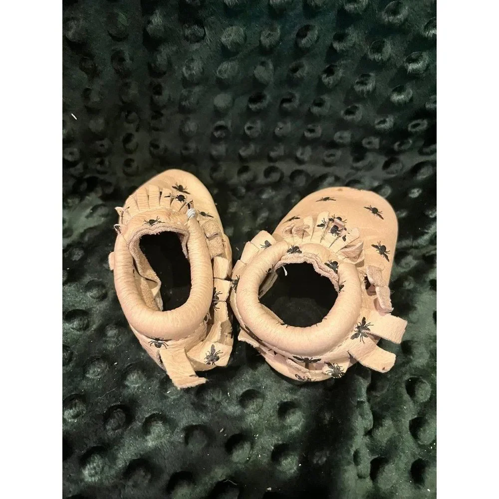 Freshly Picked Moccasins tan and black bees baby size 3 shoes